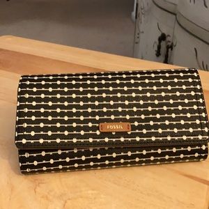 “Like New” condition fossil wallet for women
